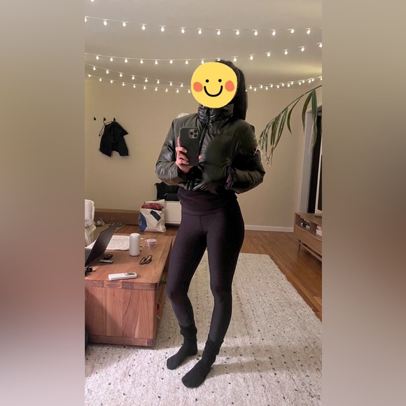 All Things Golden THE VEGAN PUFF™ REVERSIBLE CROP JACKET - PATENT/BLACK - Picture 10 of 13